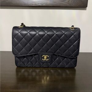 Classic jumbo chanel bag in black
